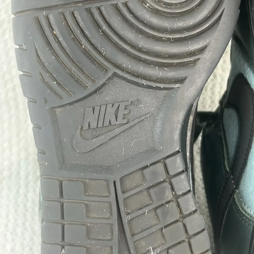 Nike Dunk Low FZ3052-300 Green Black Sneakers Men’s Size 7.5 / Women’s 9 Olive
